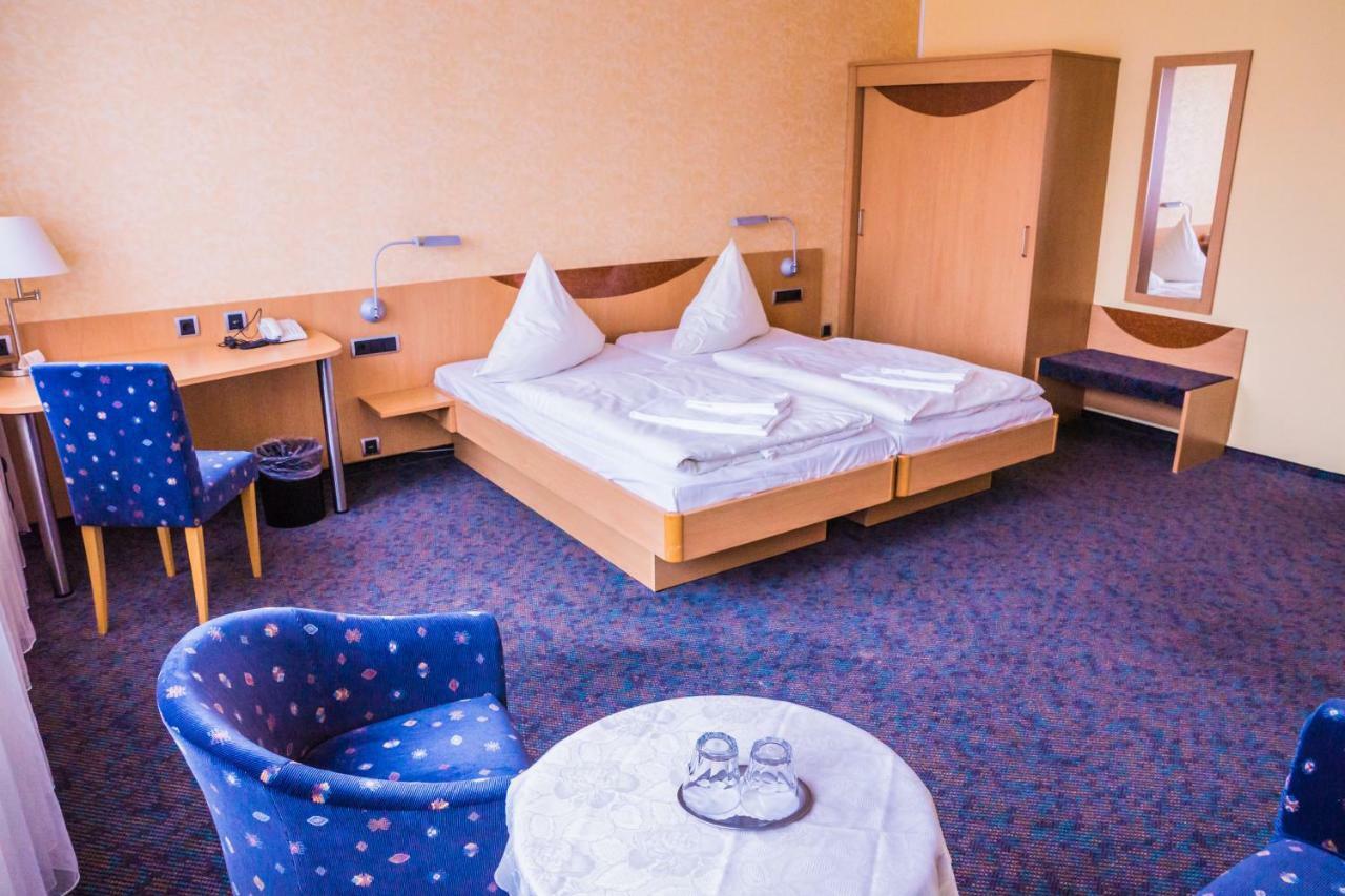 Warias Hotel & Restaurant Braunsbedra Екстериор снимка